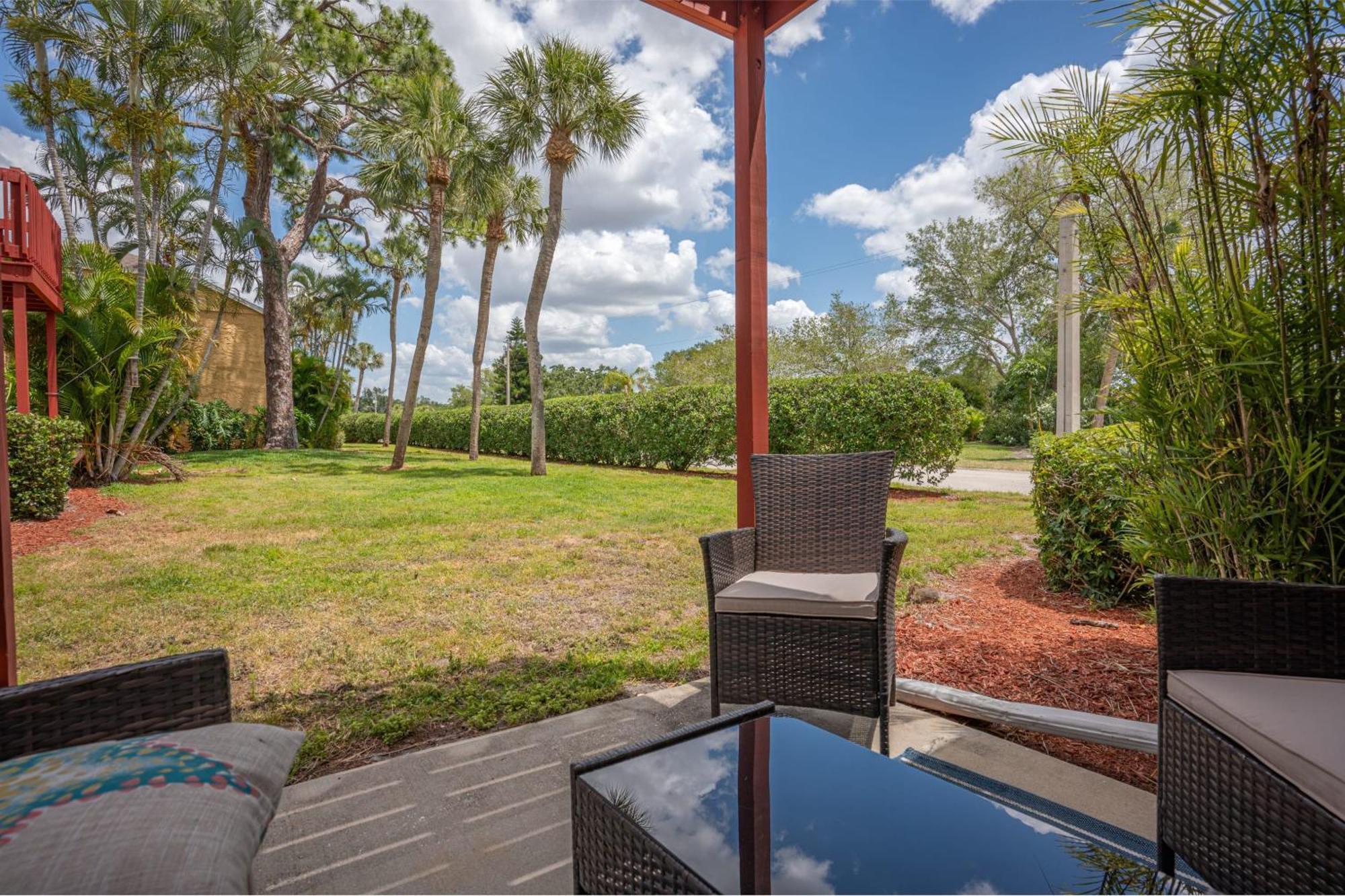 Lovely 3 Bedroom First Floor Condo On Golf Course Sarasota Exterior photo